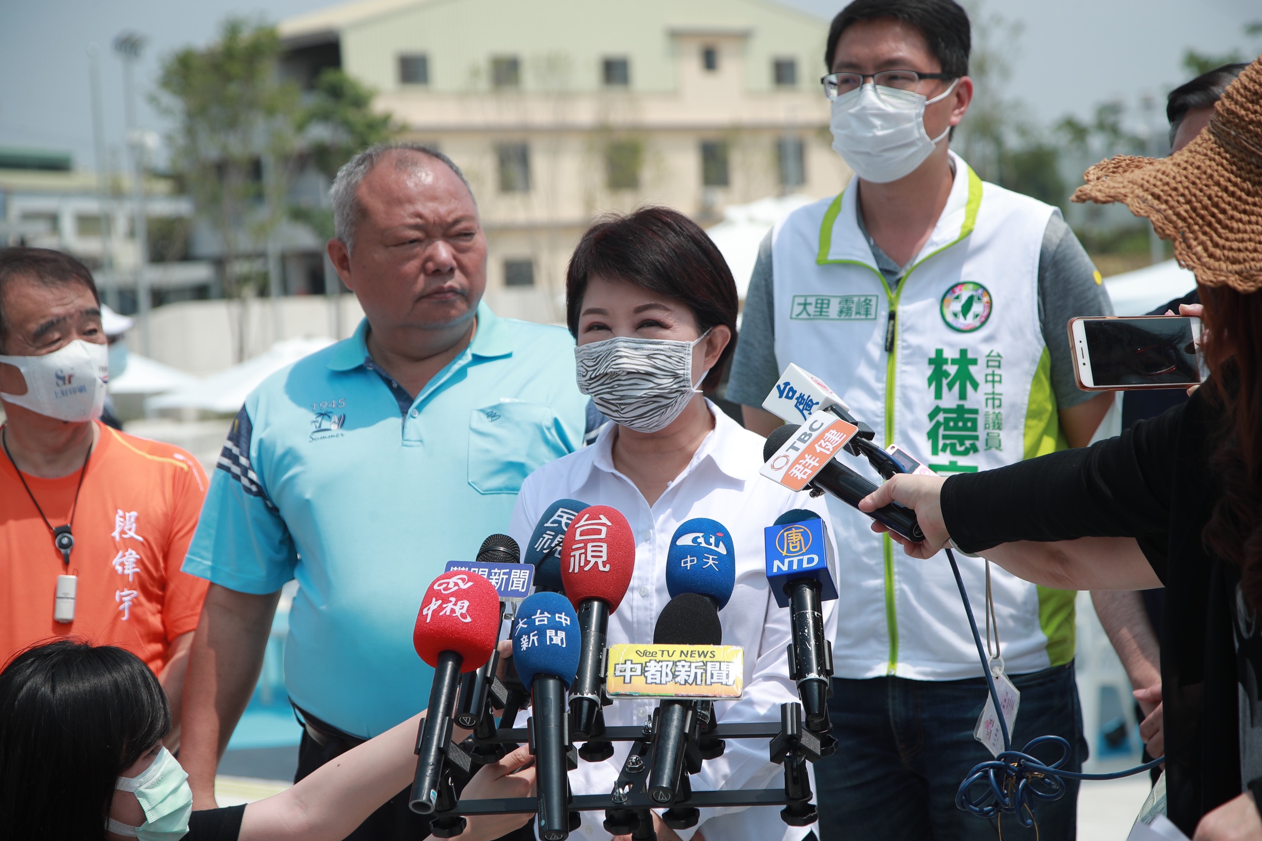 盧秀燕對於防疫措施逐步放寬，就是對八大行業不鬆口。（中市府提供）
