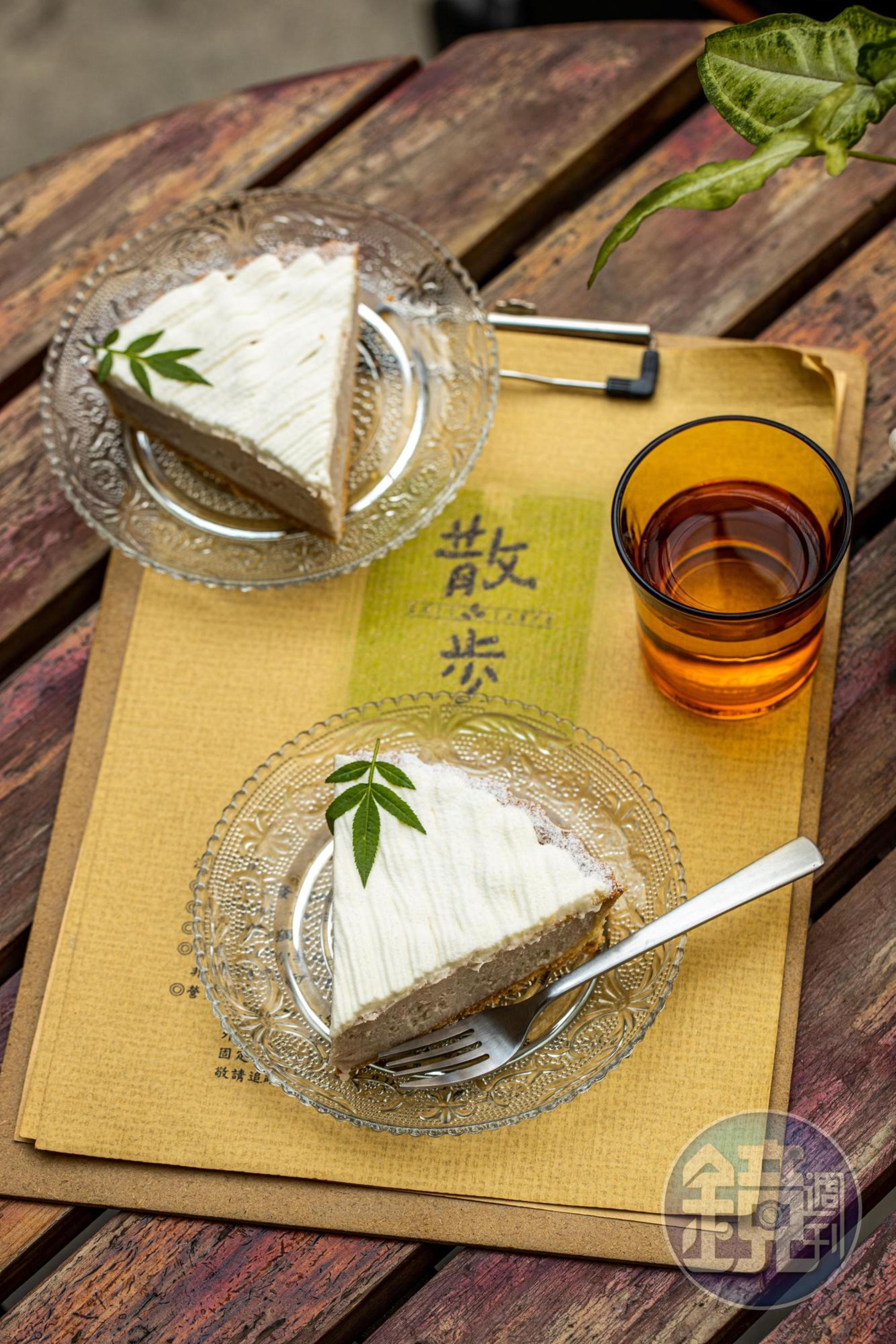 「鮮芋塔」選用大甲芋頭手工熬煮的芋泥，很細綿，會在嘴裡化開。（150元／塊）