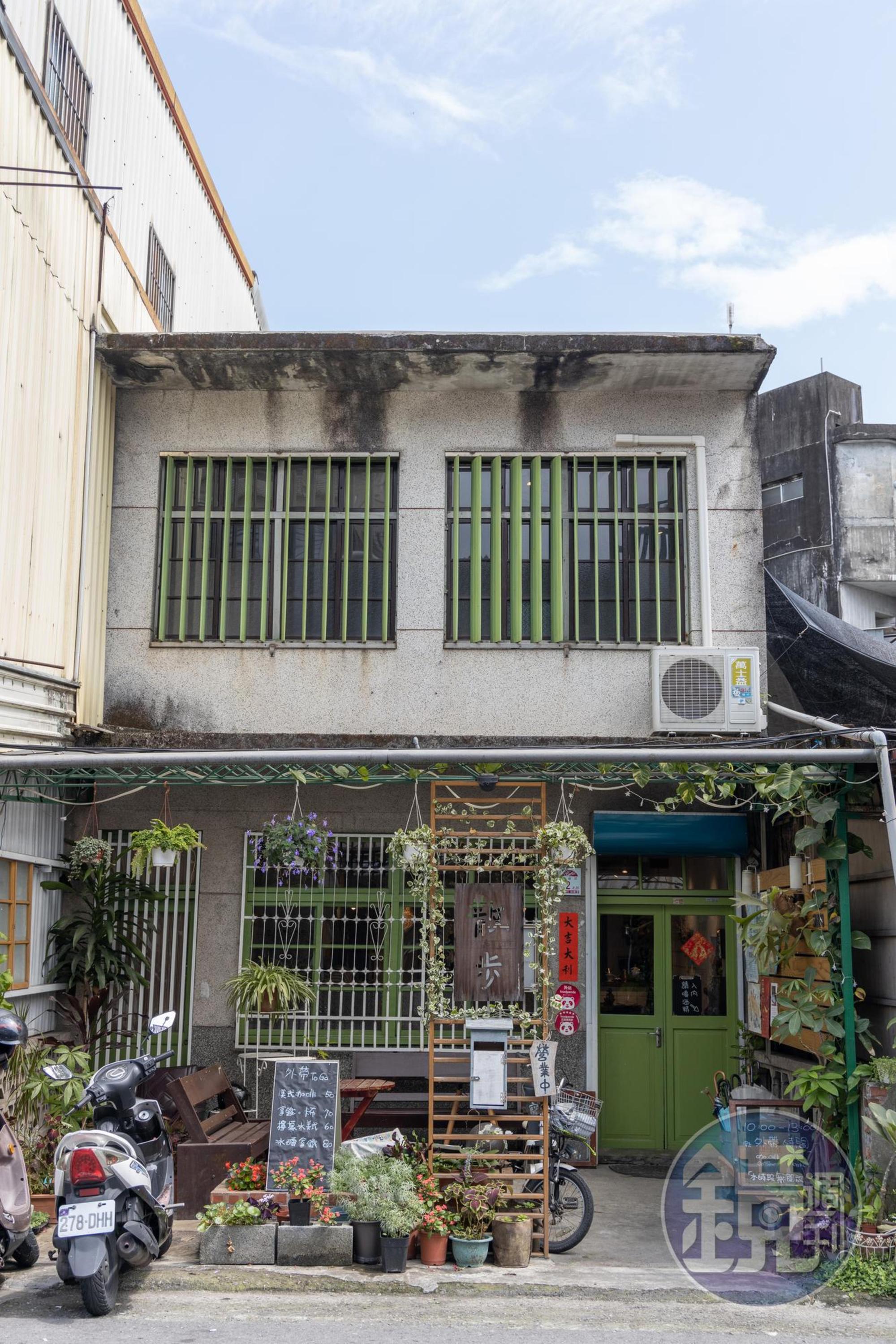 散步CAFE SANPO是一幢2層樓的老屋咖啡館。