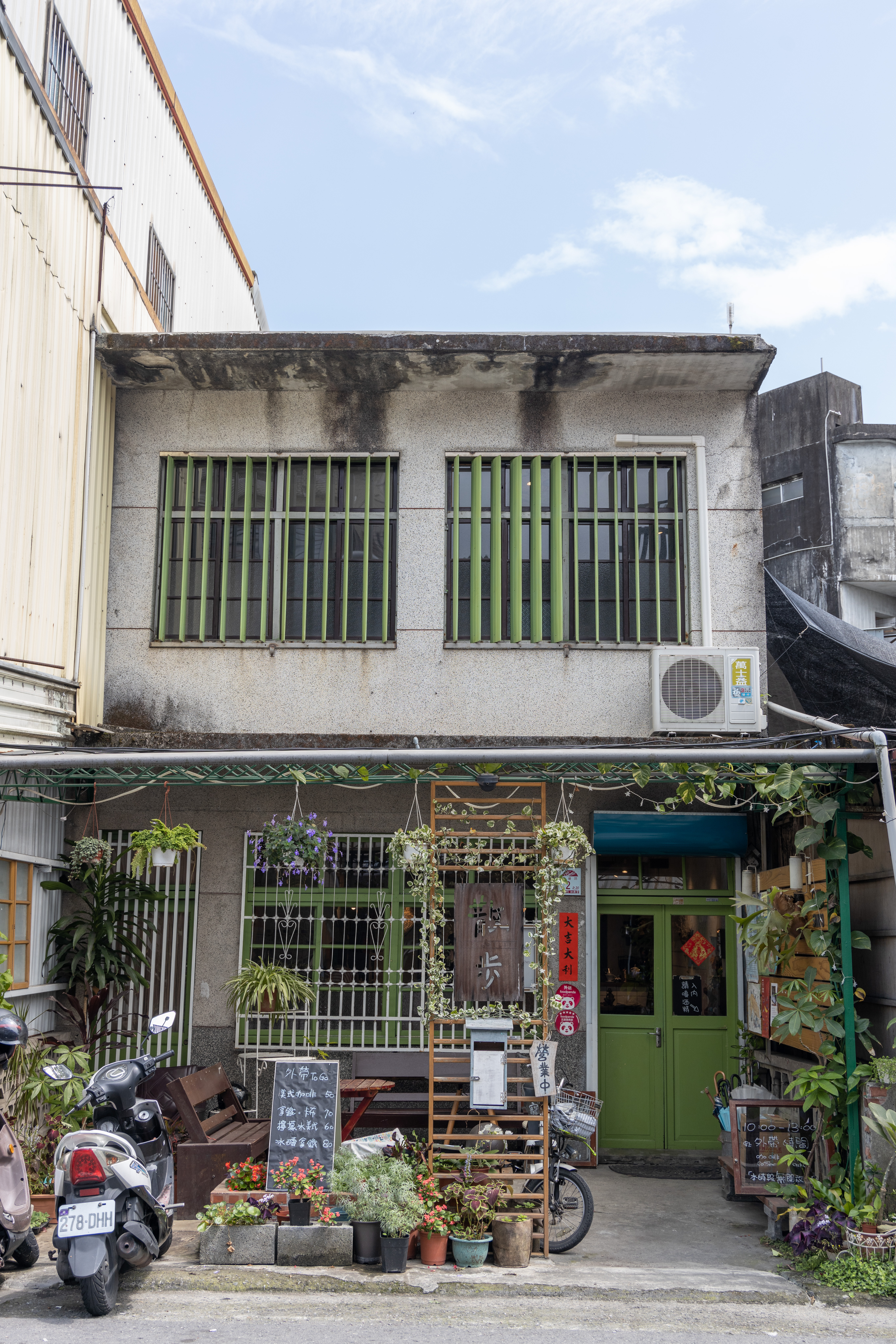 散步CAFE SANPO是一幢2層樓的老屋咖啡館。