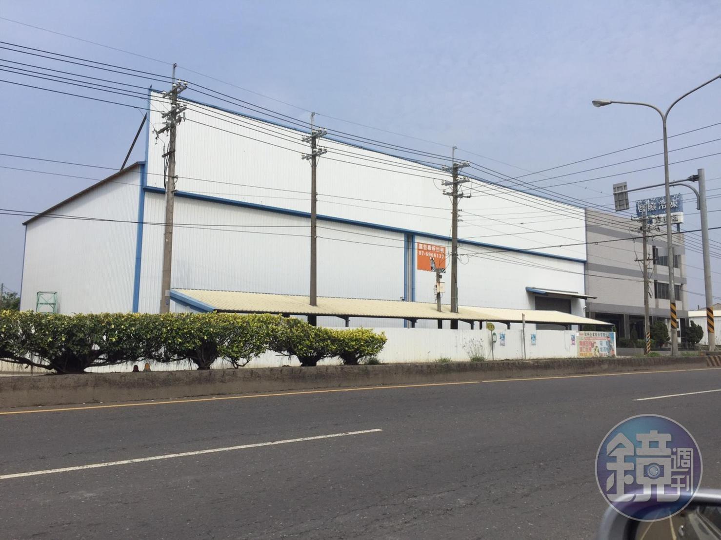 啟照企業遭檢舉租用周邊農地，違規搭建大型廠房。（讀者提供）