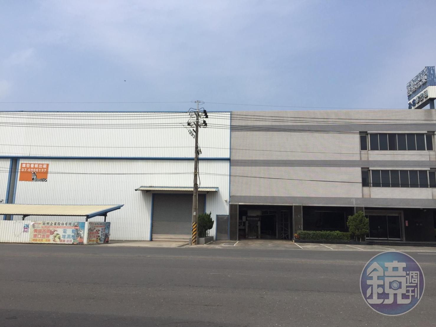啟照企業向旁邊的地主租用土地增蓋廠房,但租用的農業用地依法不得興建房舍,廠房無法取得建照,淪為違建。(讀者提供)