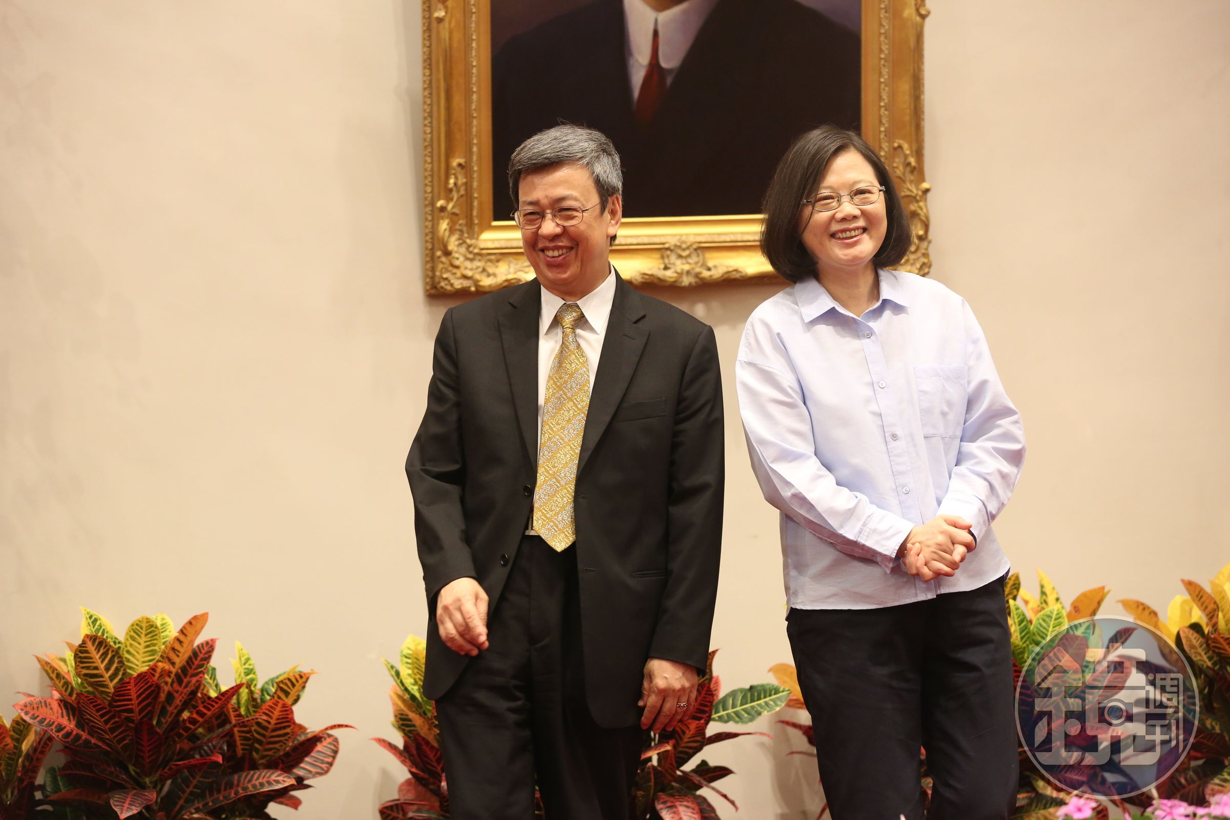 副總統陳建仁（左）即將卸任，蔡英文（右）於臉書po文感謝，直呼「大仁哥，謝謝你，台灣有你真好！」（本刊資料照）