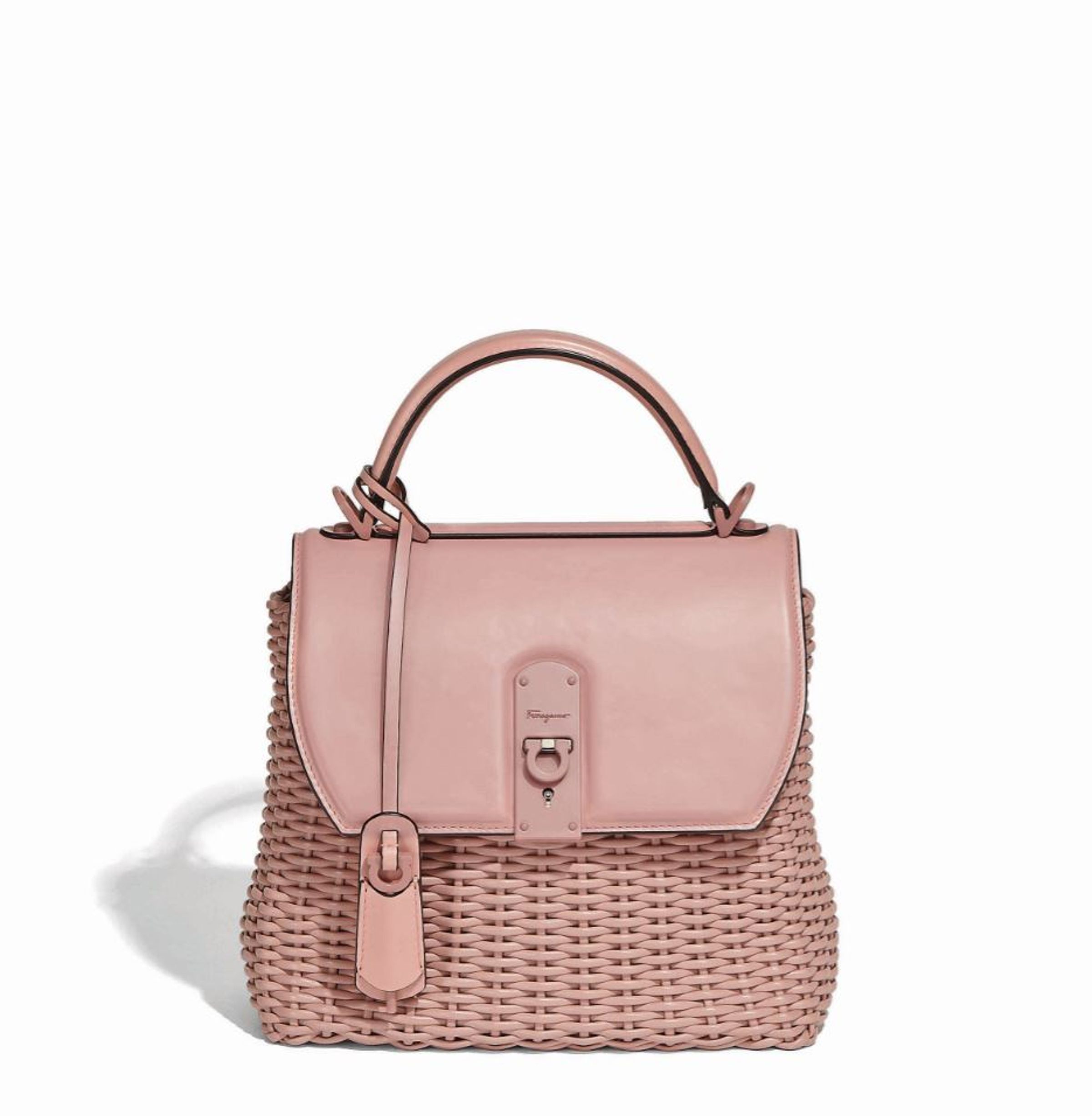 Boxyz粉色編織羊皮肩背包。NT$113,000。（Salvatore Ferragamo提供）