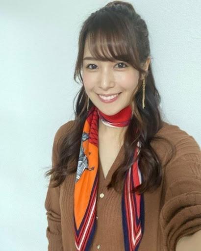 鷲見玲奈日前曬出自拍，身形清瘦不少，招牌G奶也跟著消風。（翻攝自鷲見玲奈IG）