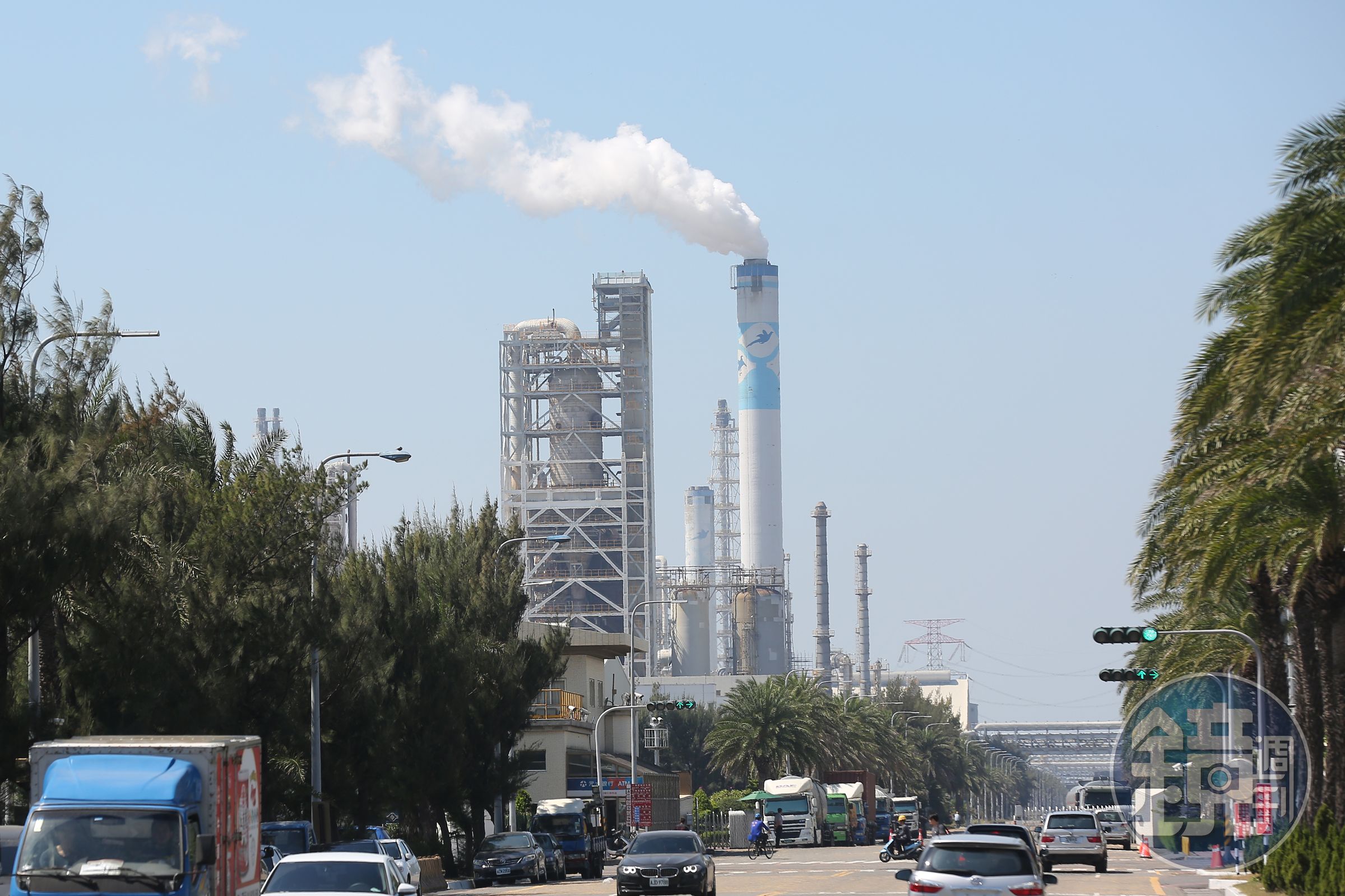 疫情逐步和緩，下半年製造業需求可望回溫，塑化股有機會走出谷底。