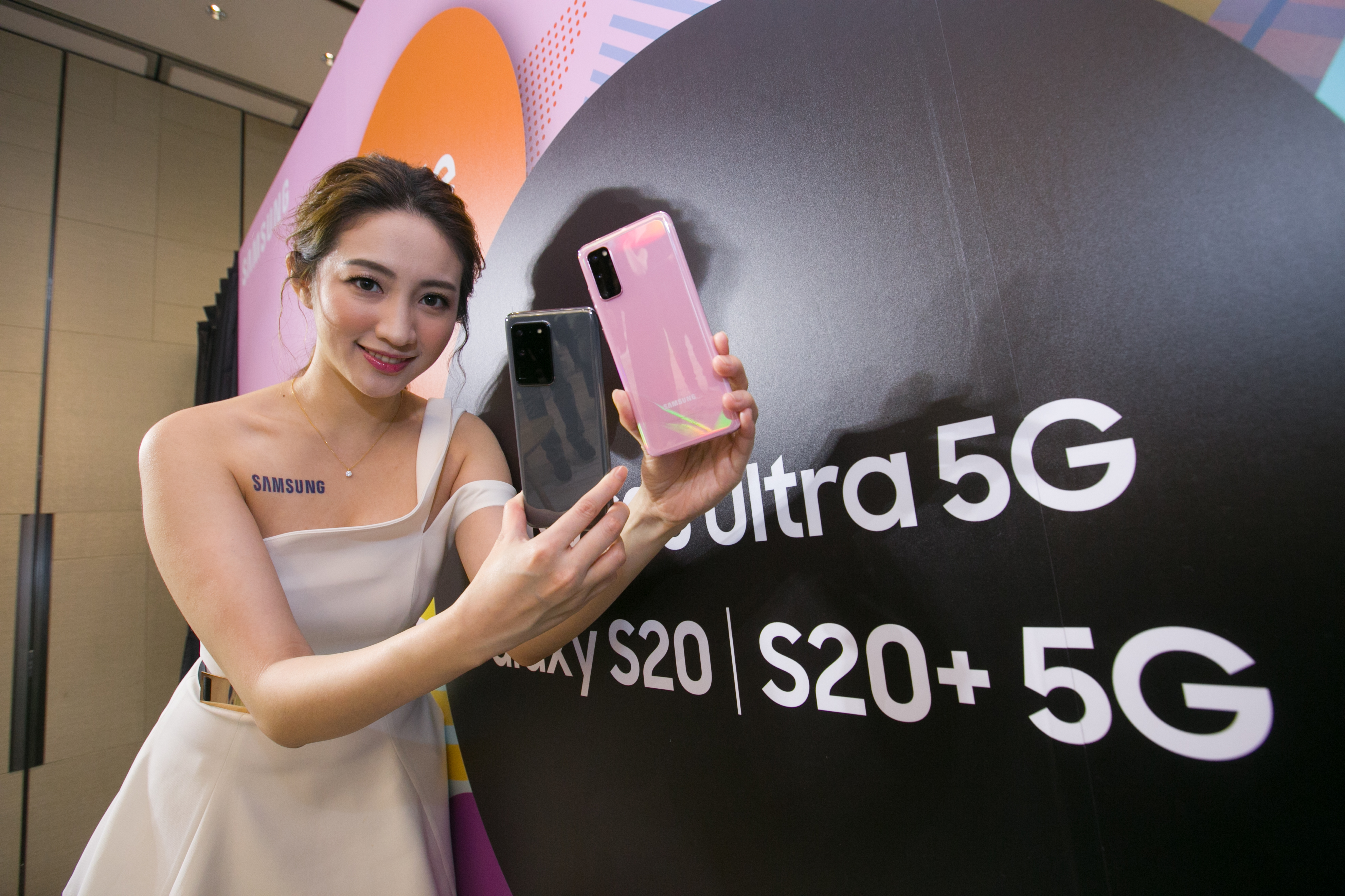 5G手機銷售表現是下半年市場關注重點，近期載板廠目標價也獲外資調升。