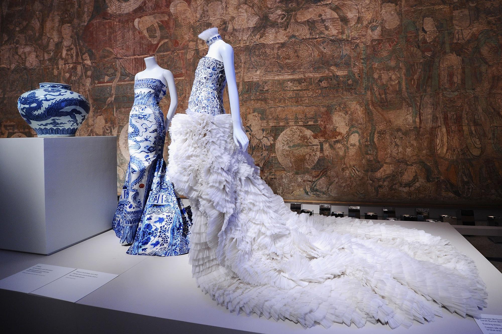 王家衛執掌Met Gala「中國：鏡花水月」時尚特展，創下驚人的81萬觀賞人次。（海鵬）