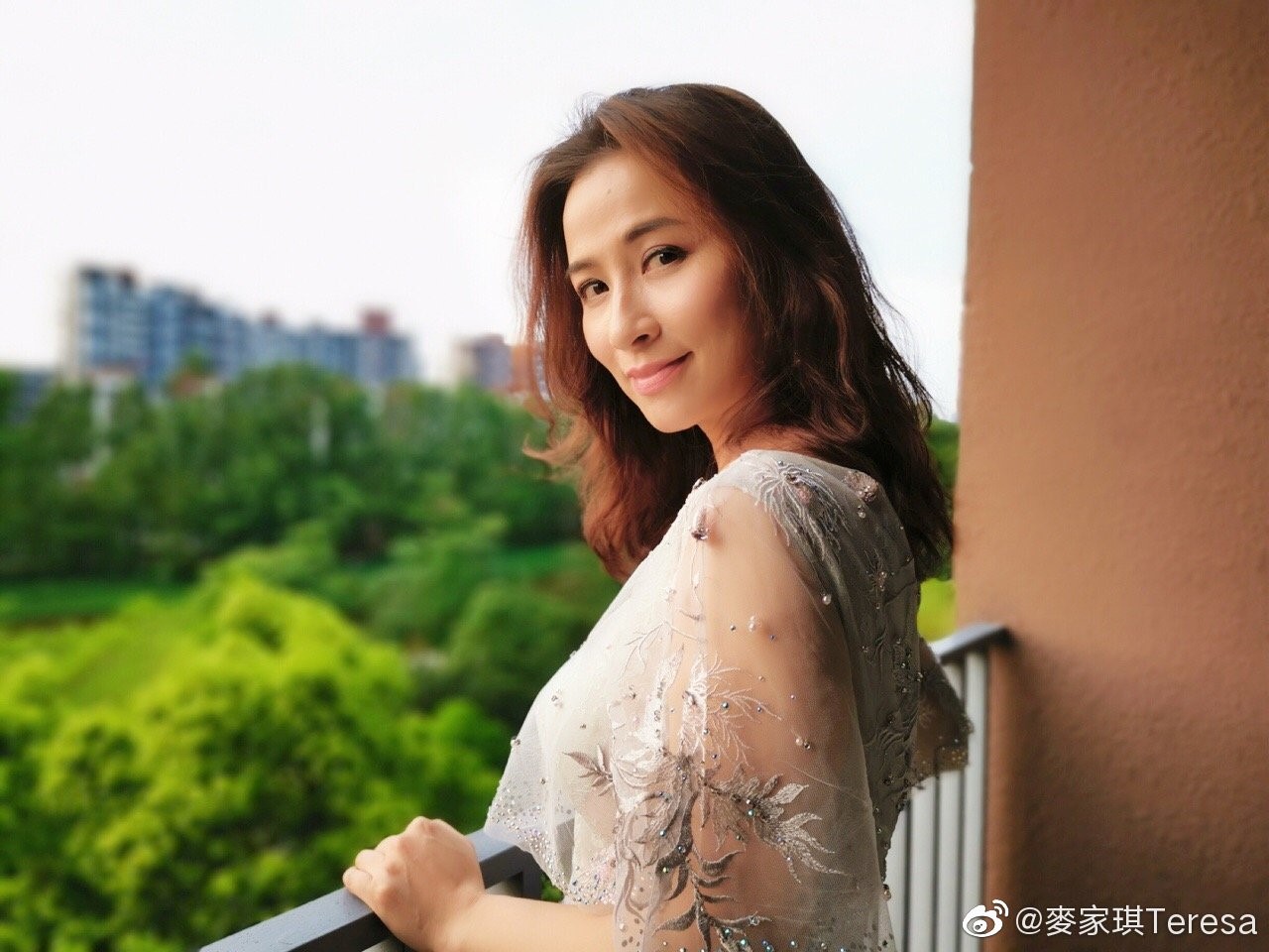 麥家琪被長子嘲諷艷照黑歷史，氣到當場賞兒一巴掌。（翻攝自麥家琪微博）