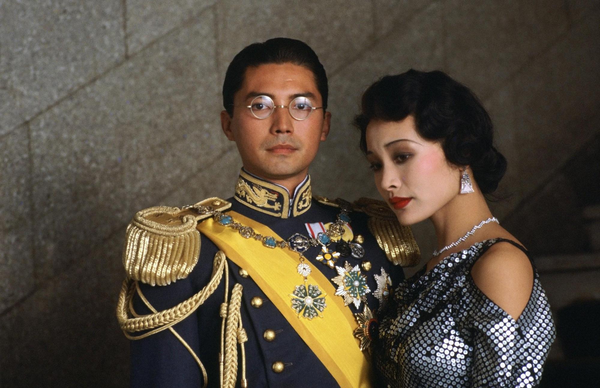 《末代皇帝》溥儀與婉容之間既是充滿了情愛的探索,也充滿了感情的背叛與無奈。(甲上娛樂)