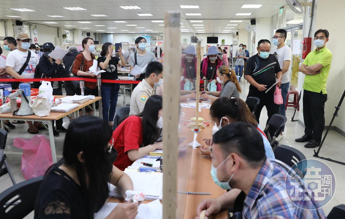 紓困案亂象百出，引發爭議。示意圖，非當事者。