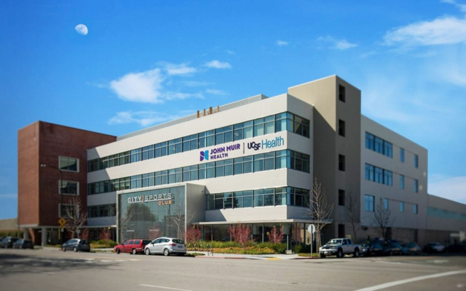 加州的醫療體系特殊，一般醫院沒有門診，看診要到門診中心或診所。圖為加州奧克蘭的柏克萊門診中心。（取自Berkely Outpatient Center官網）