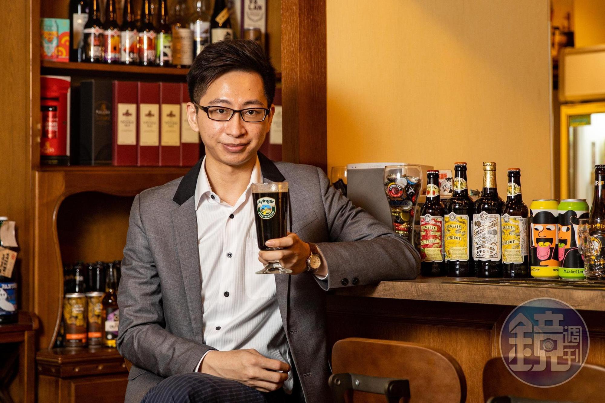 鴻鵠軒老闆謝秉彧（Terry）原為工程師，因熱愛料理與精釀啤酒轉行創業。