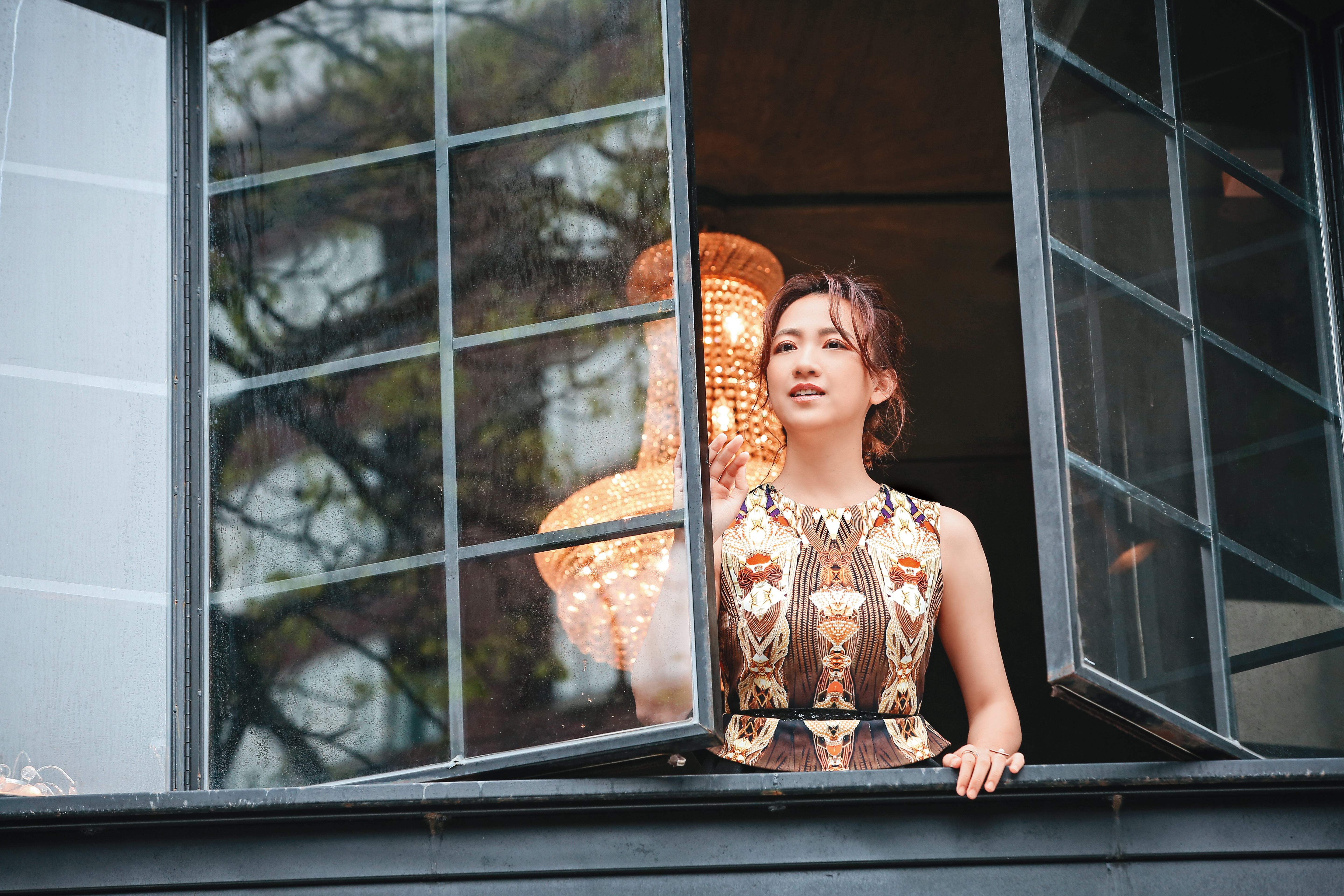 范宸菲演出《炮仔聲》壞女人夏盈盈常有無法出戲的時候，下戲後利用騎單車或走路方式放空思緒。