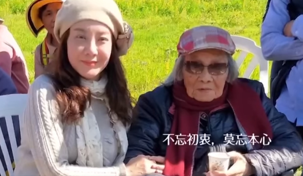 前民進黨立委蔣絜安（左）為鍾肇政（右）之媳婦，她在臉書發文，紀念公公一生的付出及對她的鼓勵。（翻攝自蔣絜安臉書）