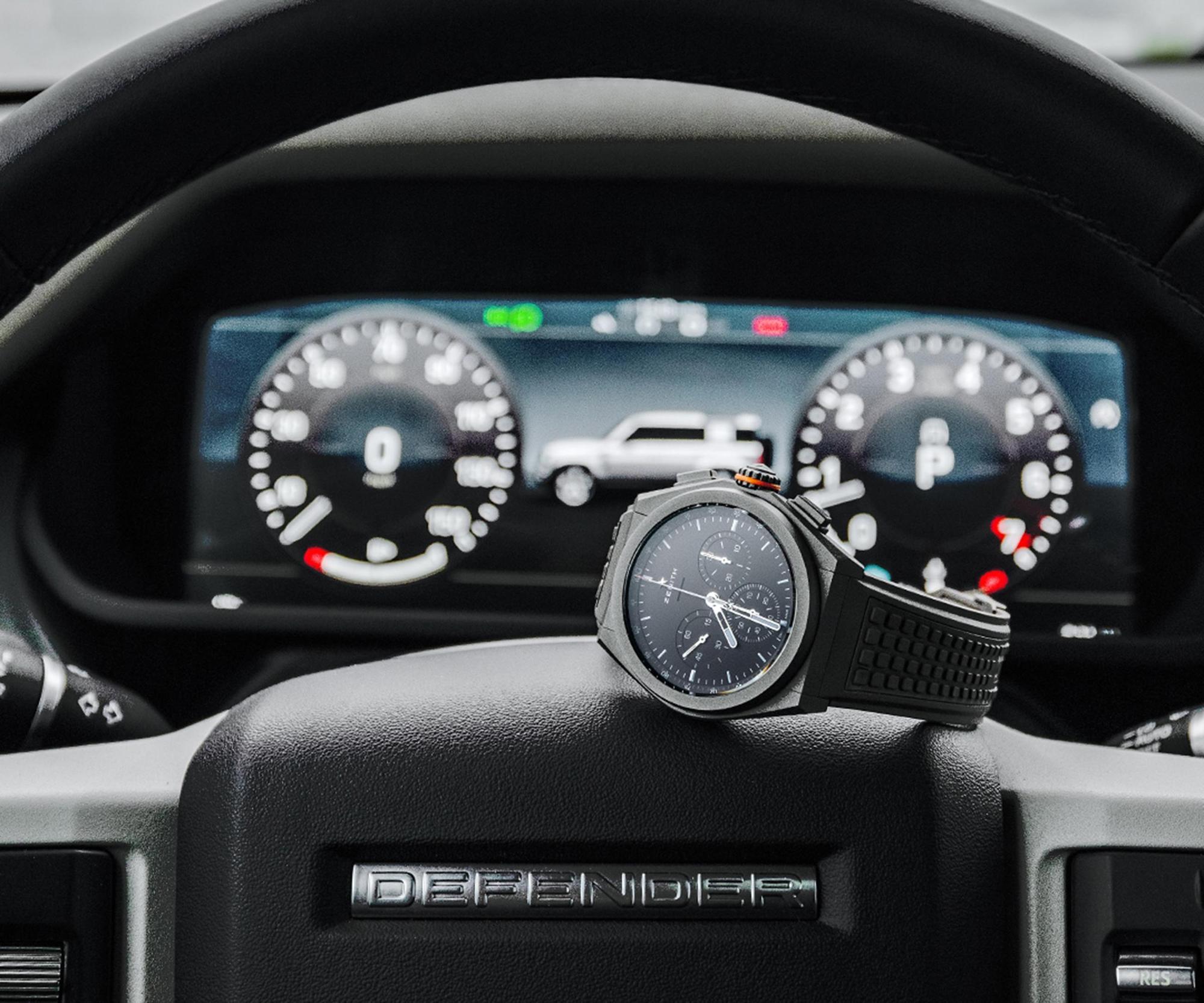 ZENITH LAND ROVER Defender聯名限量款選擇Defy El Primero 21系列為基礎，陽剛的線條與車款風格相互呼應。（ZENITH官方提供）