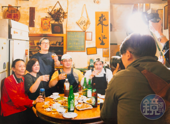 2018年2月28日,是阿才的店於舊址營運的最後一天,吸引大批媒體前往採訪。(阿才的店提供)