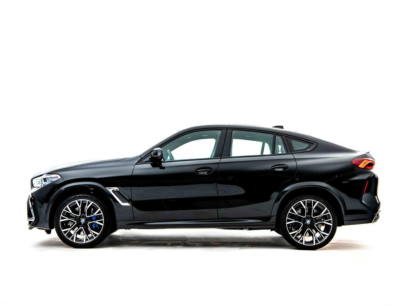 結合BMW SAV車款動感休旅跑格同時承襲M賽道基因的內外觀設計。