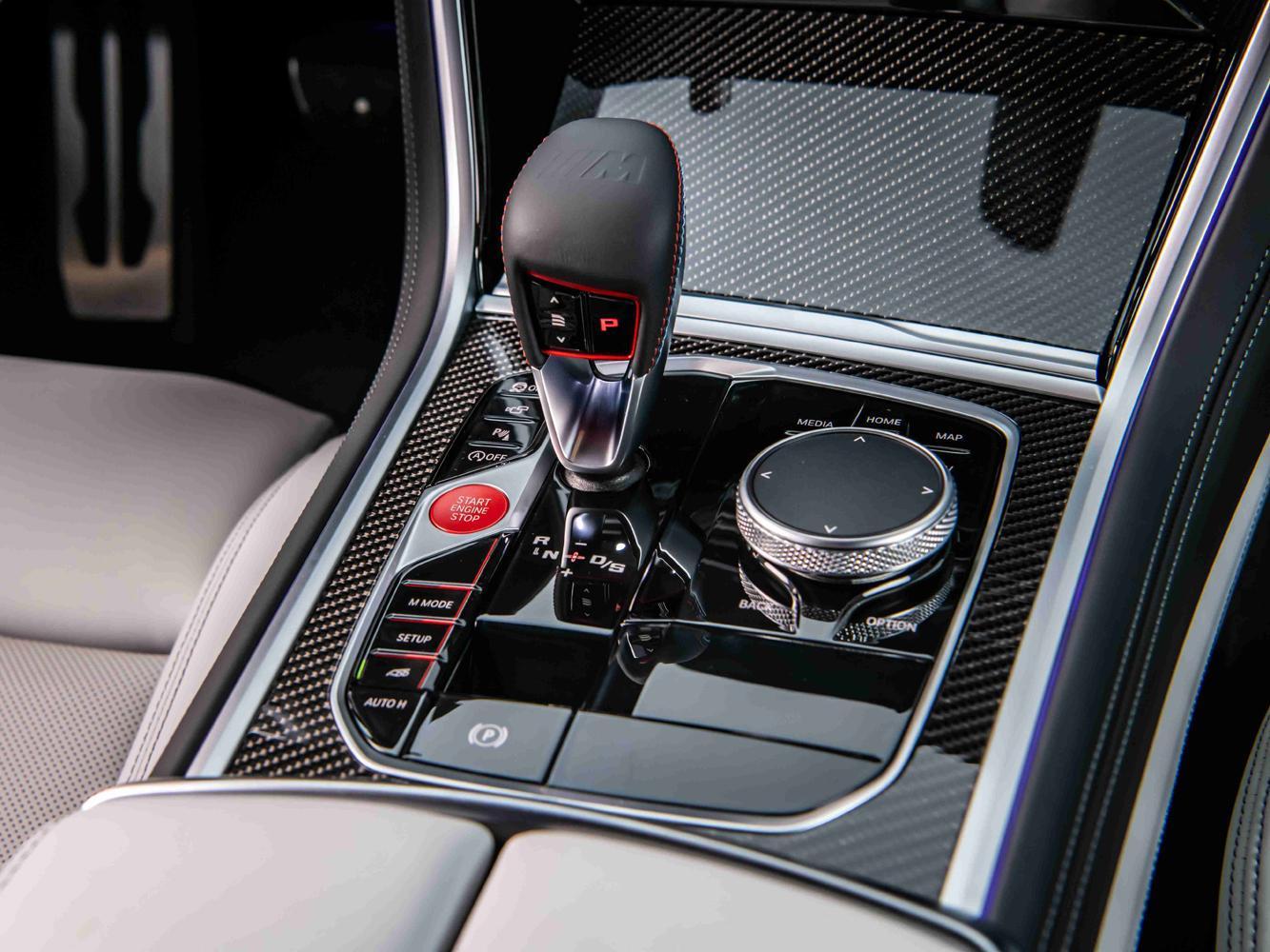 BMW X6 M採用Drivelogic三段換檔邏輯，緊密順暢的換檔反應提升行駛舒適性與油耗效率。
