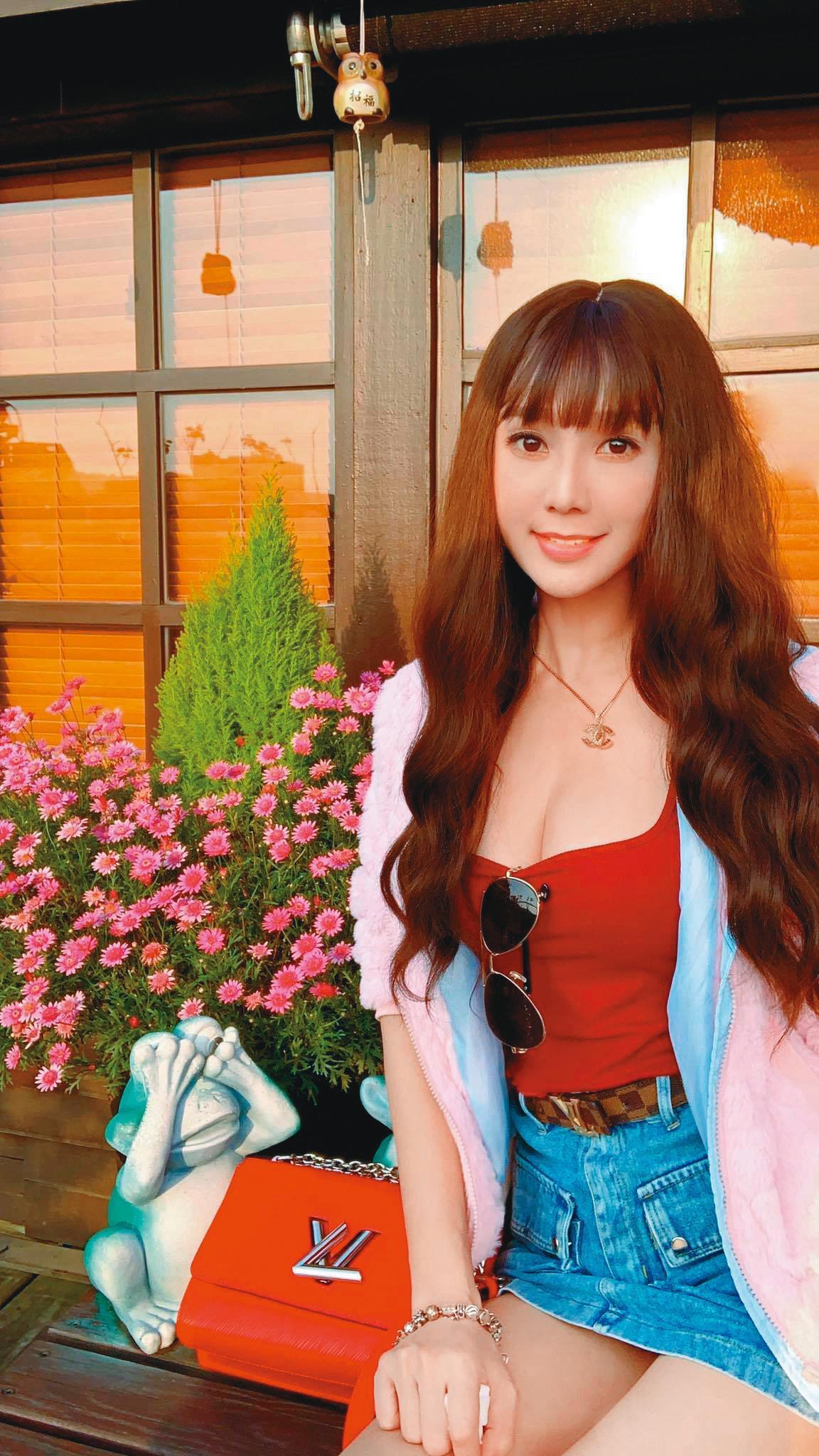 海倫清桃自認是工作狂,感情不在她目前的考慮範圍。(翻攝自海倫清桃臉書)