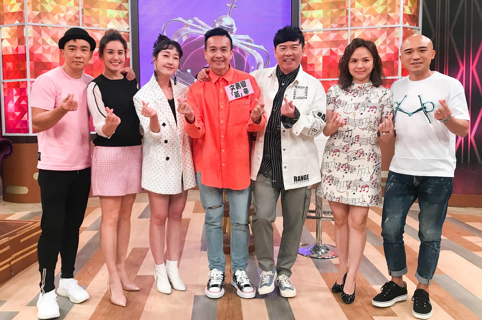 衛視中文台《一袋女王》日前邀請劉畊宏、王婉霏、小馬、小米及小鐘齊聚分享「咻比嘟嘩」成軍超過20年的愛恨情仇。（衛視）