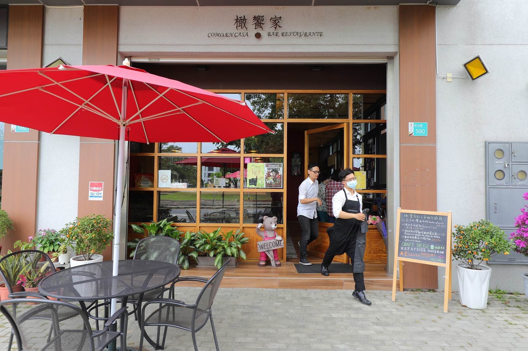 位在台南安平的「橄饗家西班牙私廚料理」。