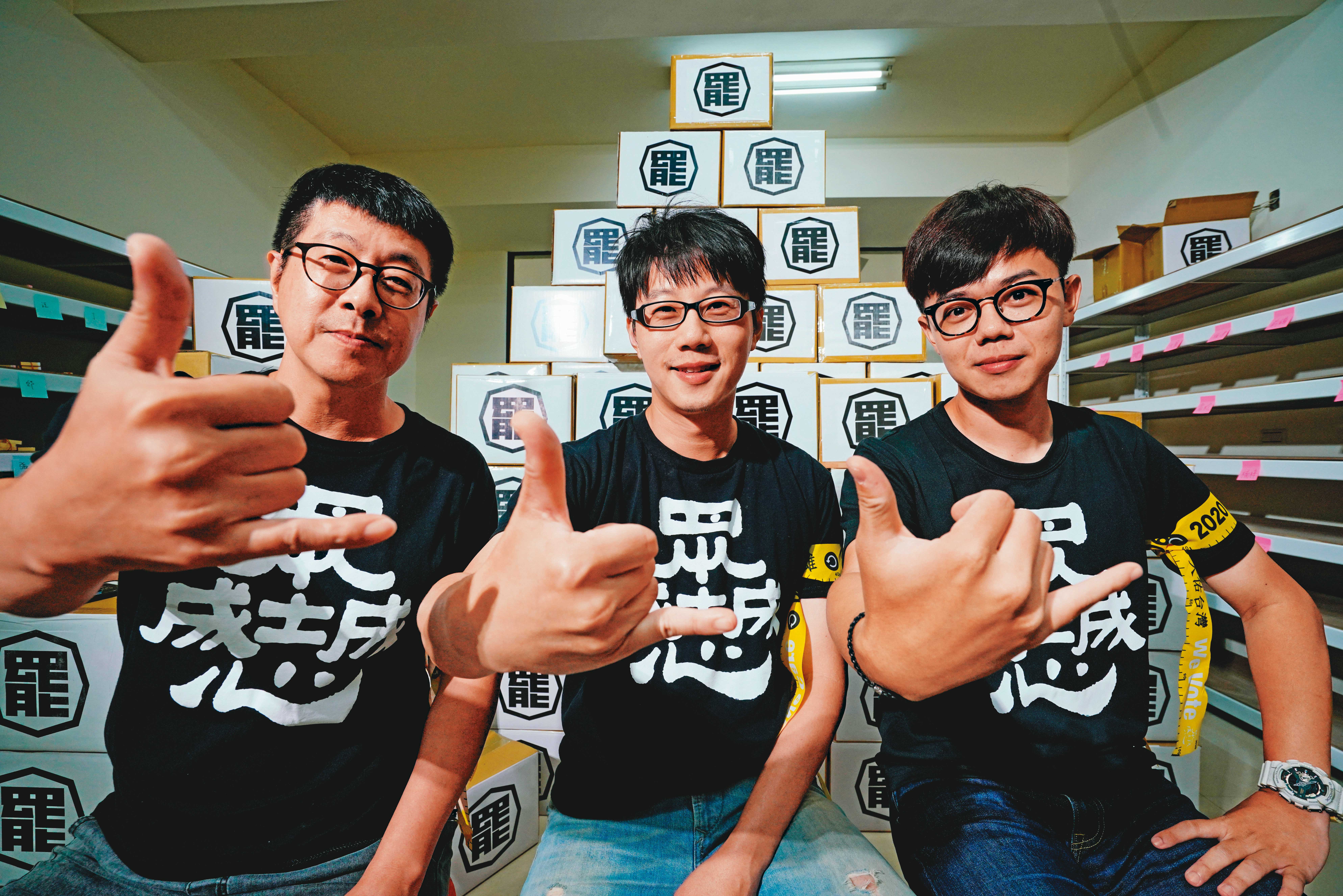 發起高雄市長韓國瑜罷免案的「罷韓四君子」張博洋（左）、陳冠榮（中）、尹立（右）及李佾潔接受本刊專訪，提出罷韓關鍵在投票率。