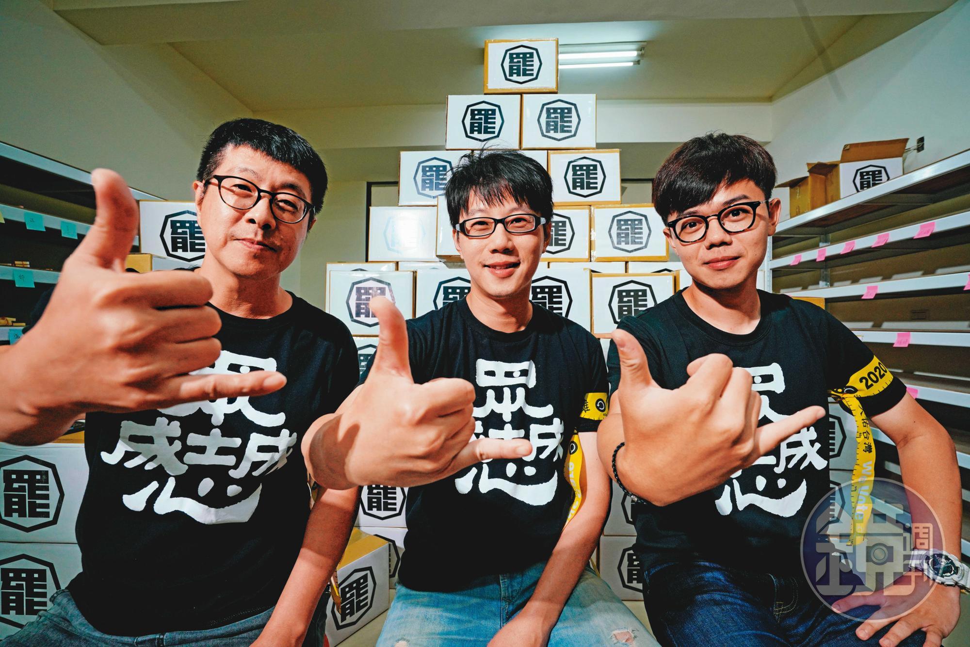 發起高雄市長韓國瑜罷免案的「罷韓四君子」尹立(左)、陳冠榮(中)、張博洋(右)、李佾潔接受本刊專訪,提出罷韓關鍵在投票率。