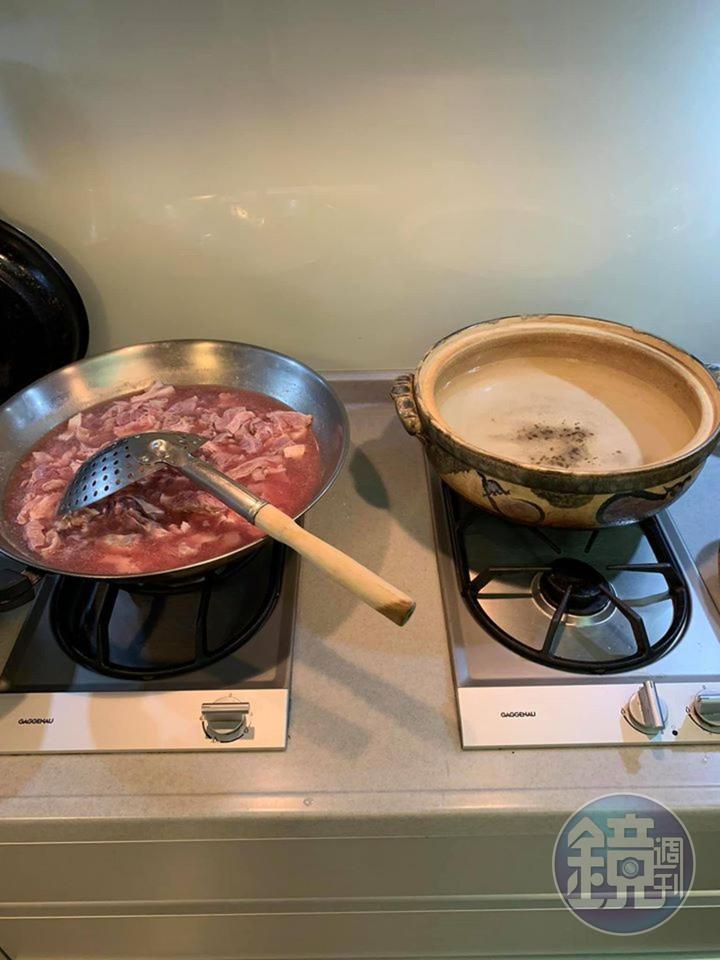 砂鍋煮熱水,兩鍋並用。