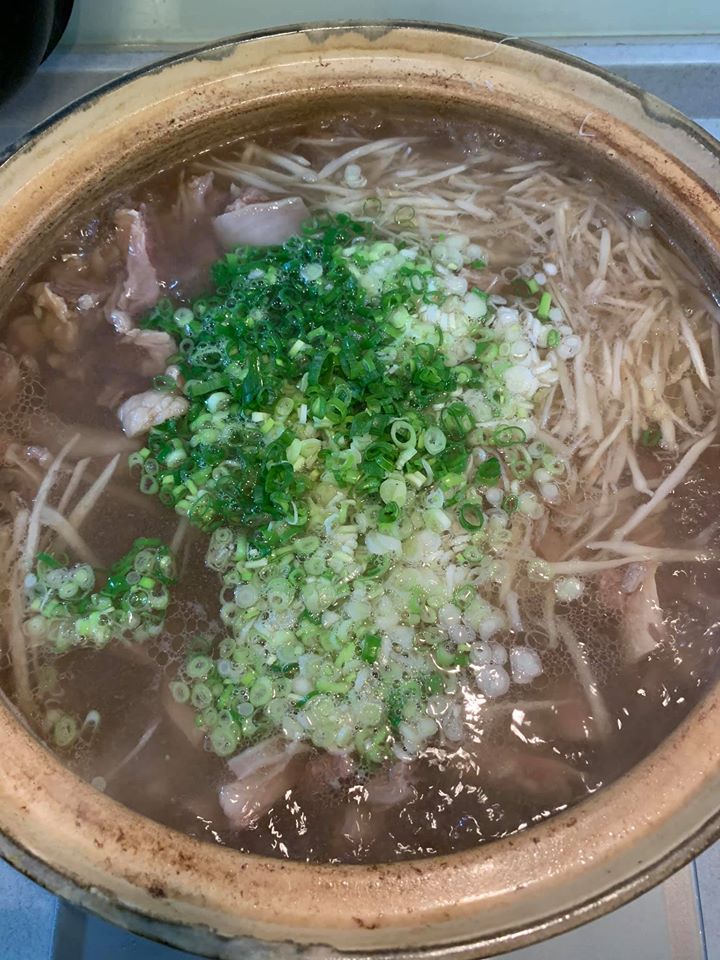 撒上滿滿的蔥花。
