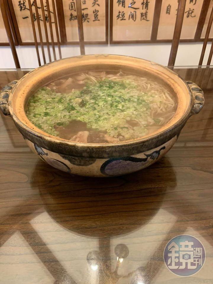 今天燉了好大一鍋清燉牛腩湯,吃不完的話,復熱時要用蒸的,切記不要再煮。