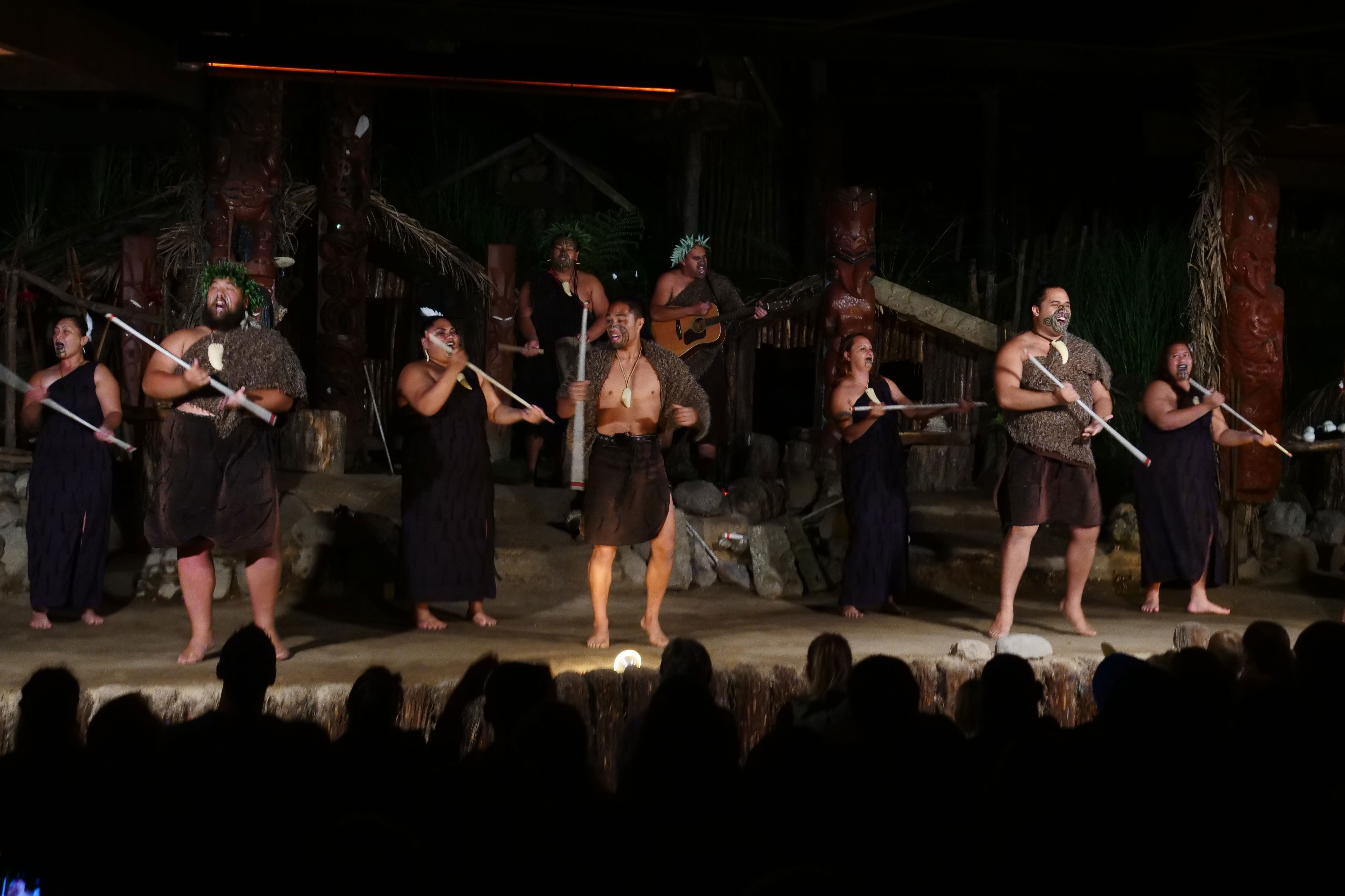 紐西蘭疫情趨緩，死亡率僅約1.4％，是我國評估放寬邊境管制的第一批國家。圖為紐西蘭毛利人的表演。