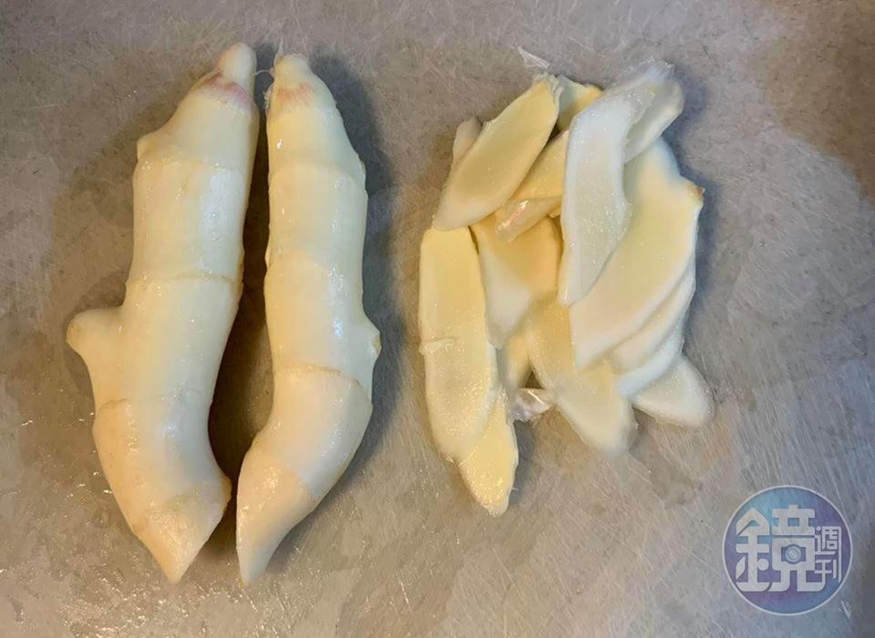嫩薑3支，去皮備用。