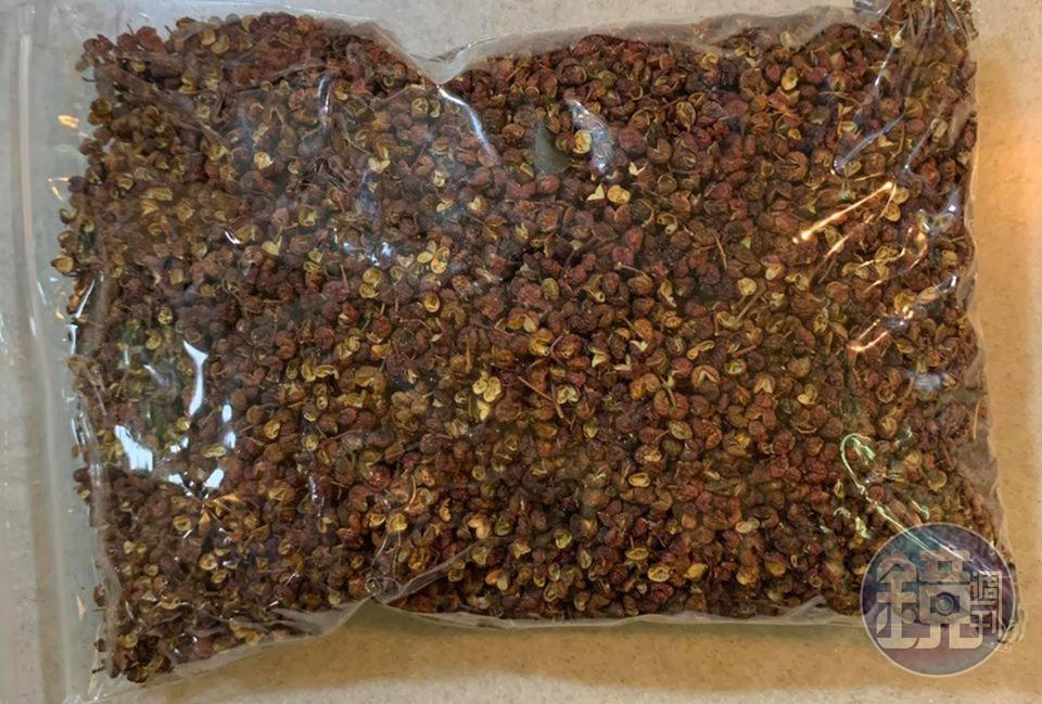 花椒用手抓一把即可。