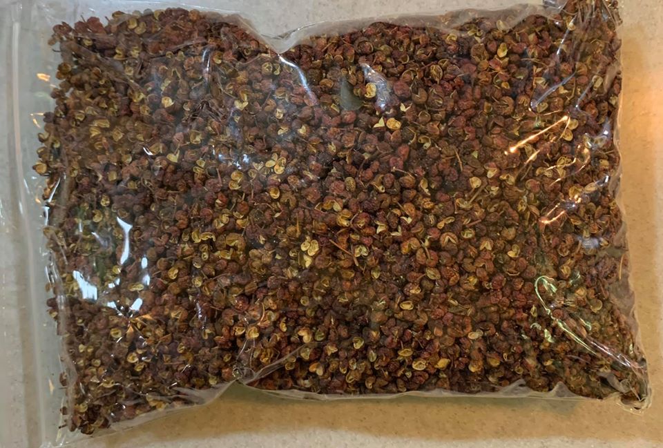 花椒用手抓一把即可。