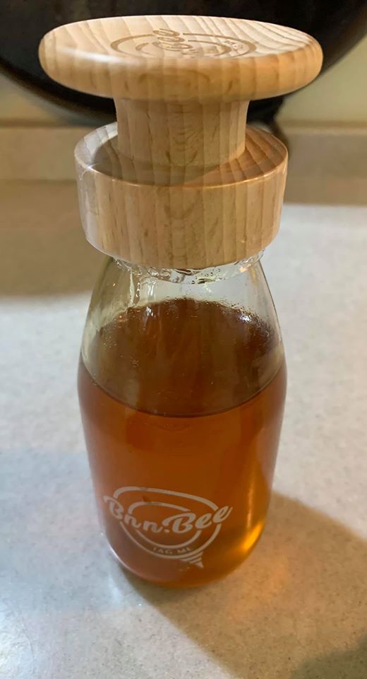 蜂蜜只需要一點點。