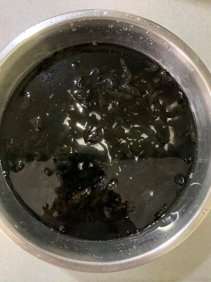 雲耳泡水,後來發成一大鍋,只用了三分之一。