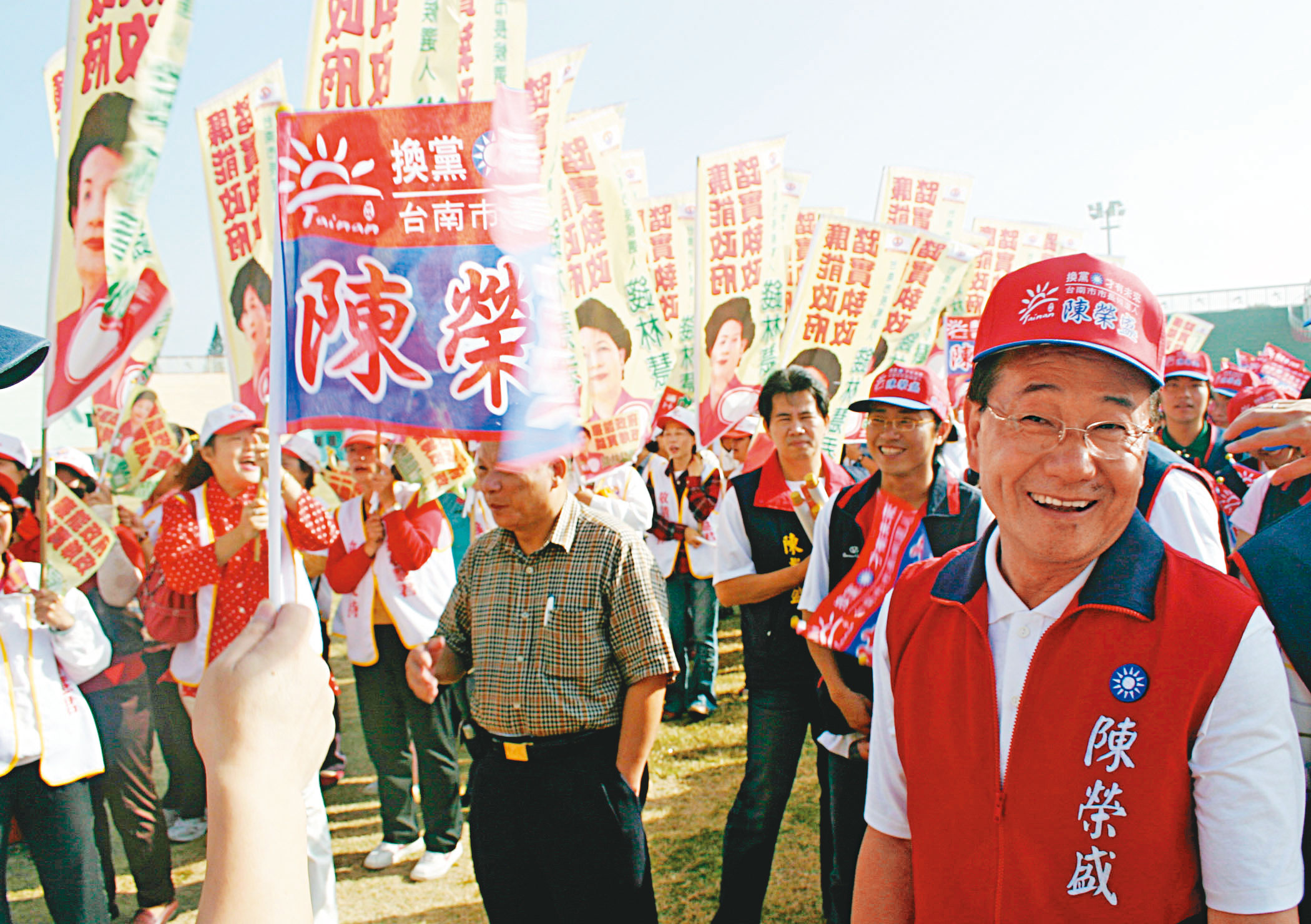 前立委陳榮盛（前右）2013年與王光祥合夥成立三圓青島公司，持股4.48％，如今兩人關係微妙，正努力尋求共識。