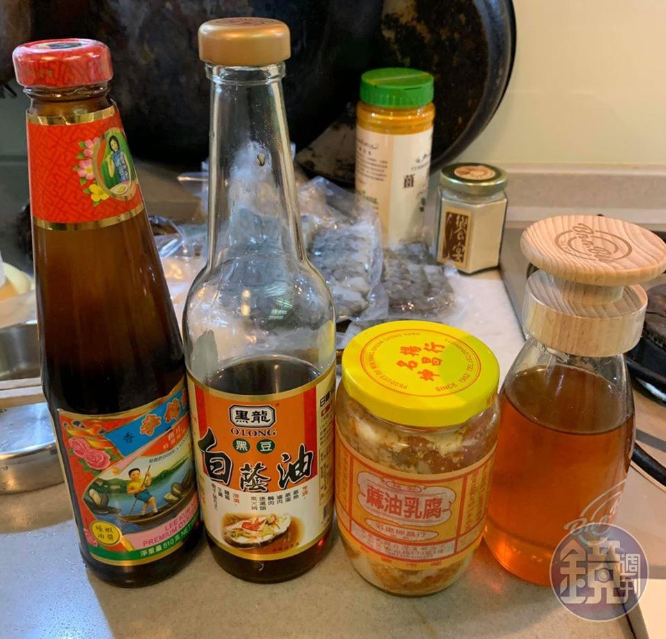 這道菜的醃料，特別推薦麻油腐乳，用它的汁，來添加香辣味。
