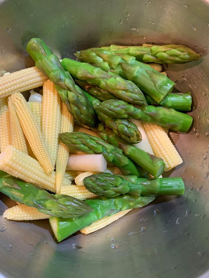 材料燙過或清洗備用。
