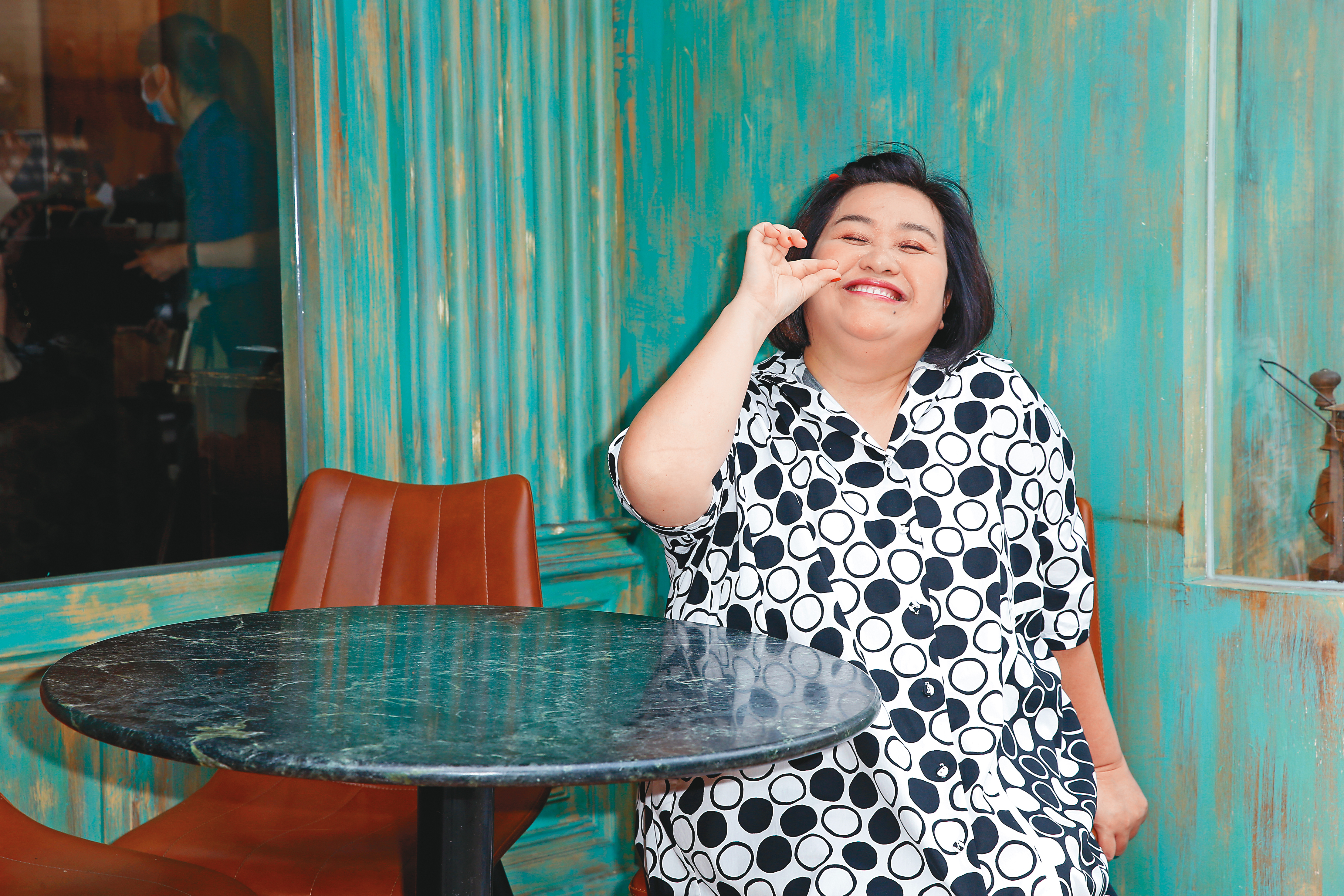 大隻的鍾欣凌不僅存在感強，話題尺度也頗寬，就連婚變一事都可以拿來當笑話講。