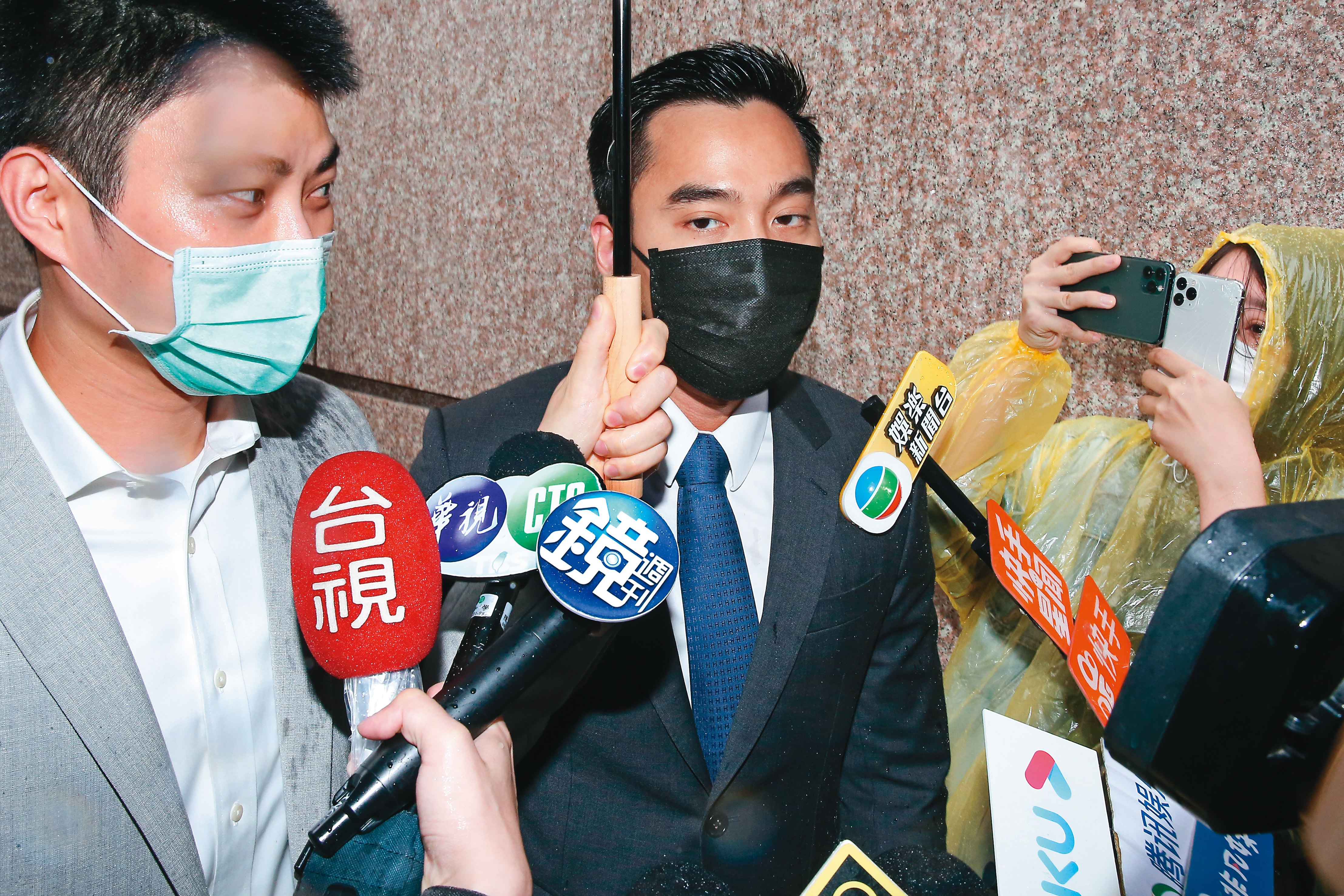 身為話題縮陰名醫，賴弘國因為「準前妻」阿嬌經紀公司下封口令，所以沒啥發揮。