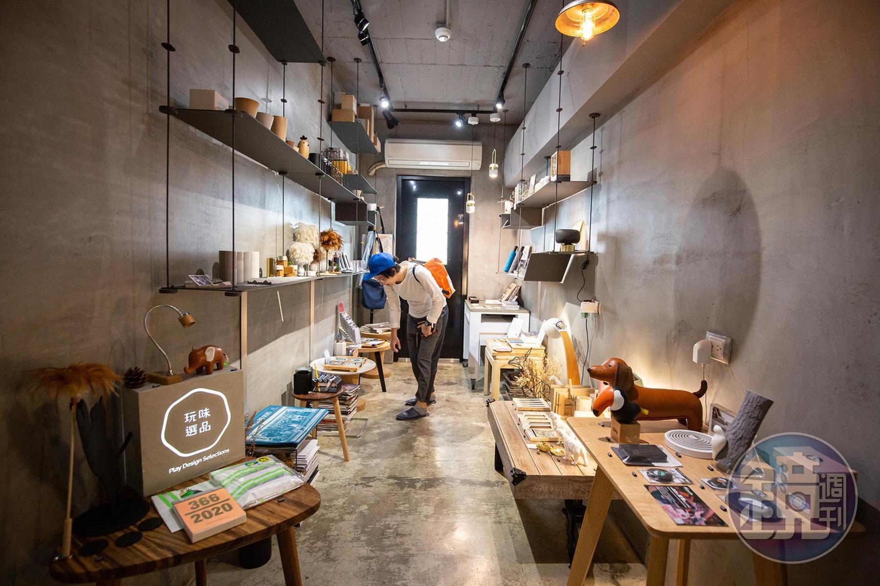 公共區域有展示並販售部分設計商品。