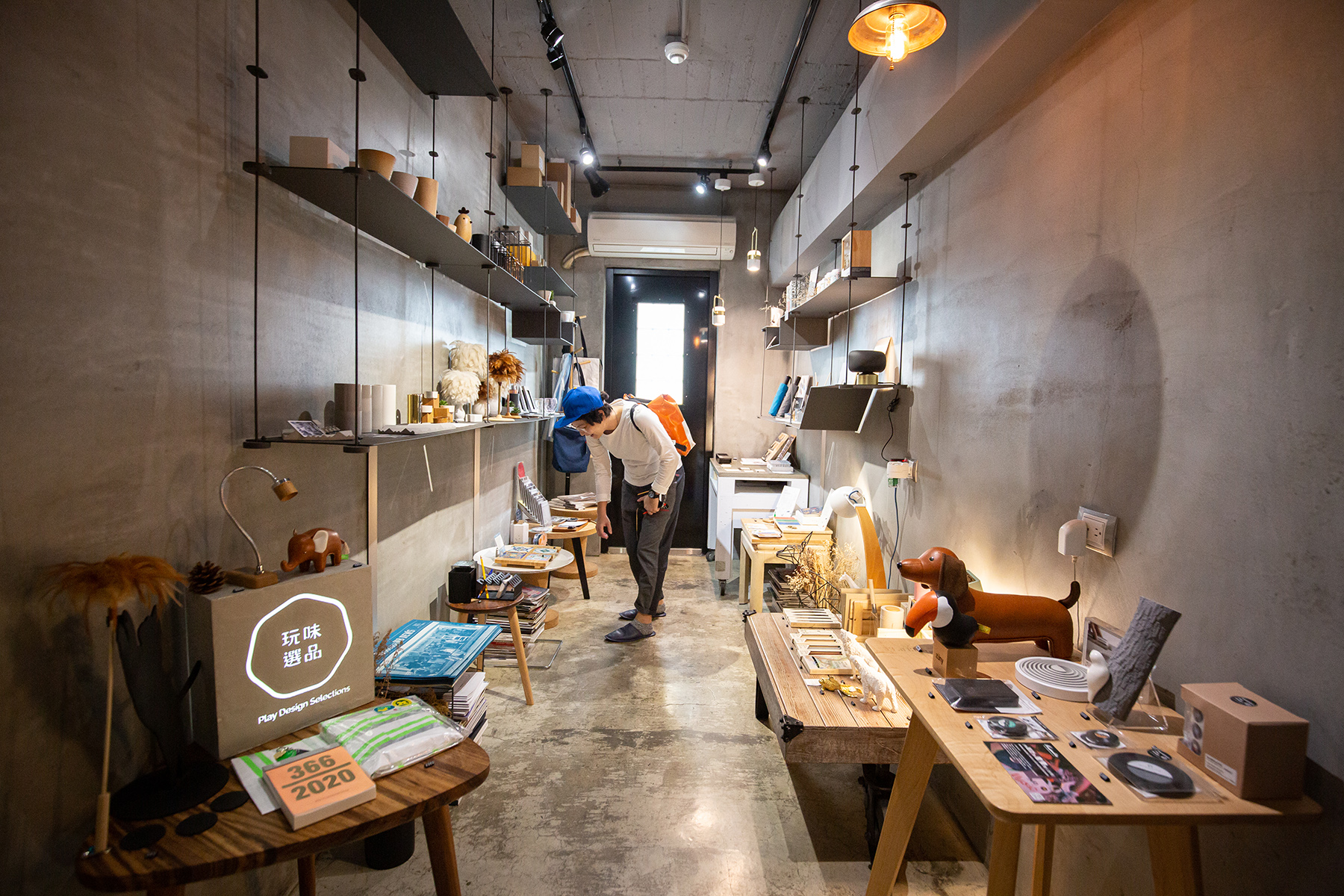 公共區域有展示並販售部分設計商品。