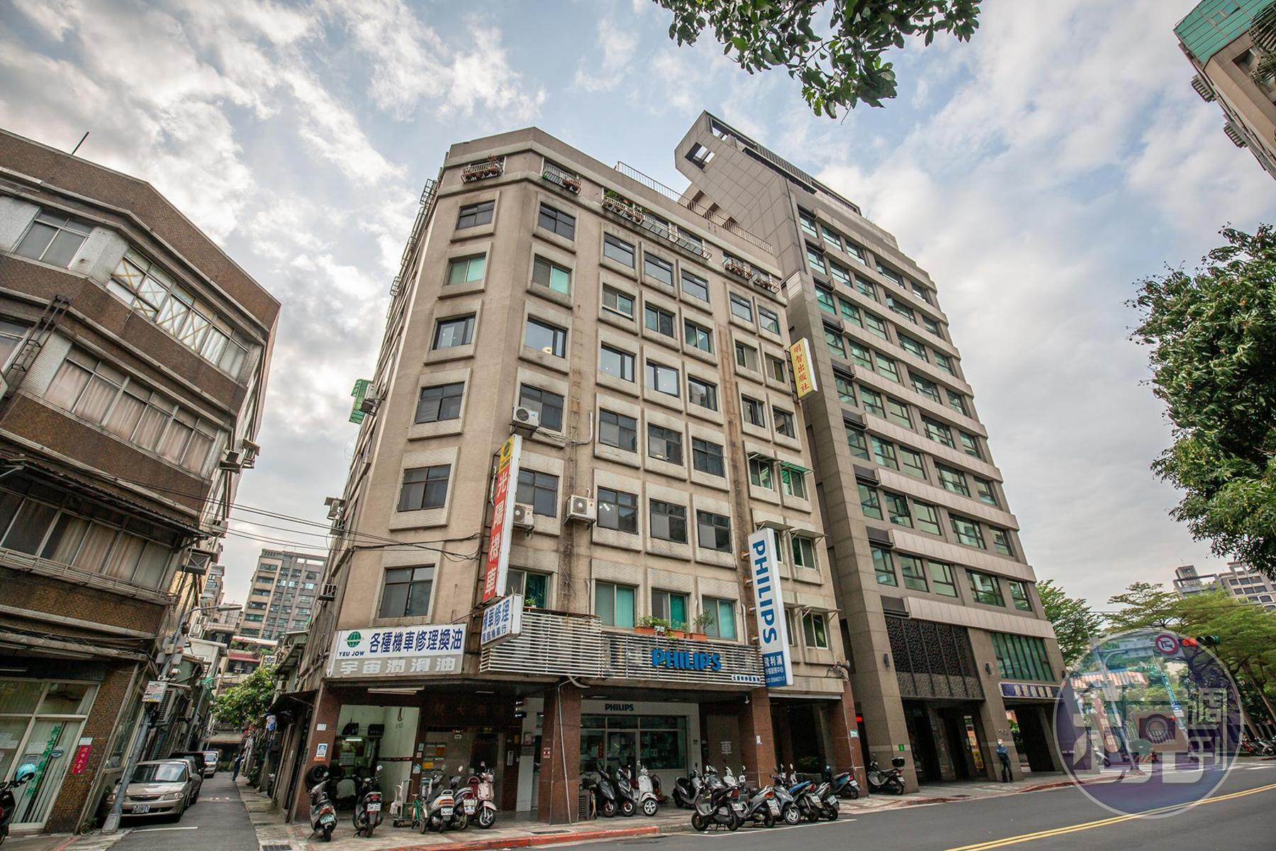 玩味旅舍位於台北太原路上的老公寓裡。