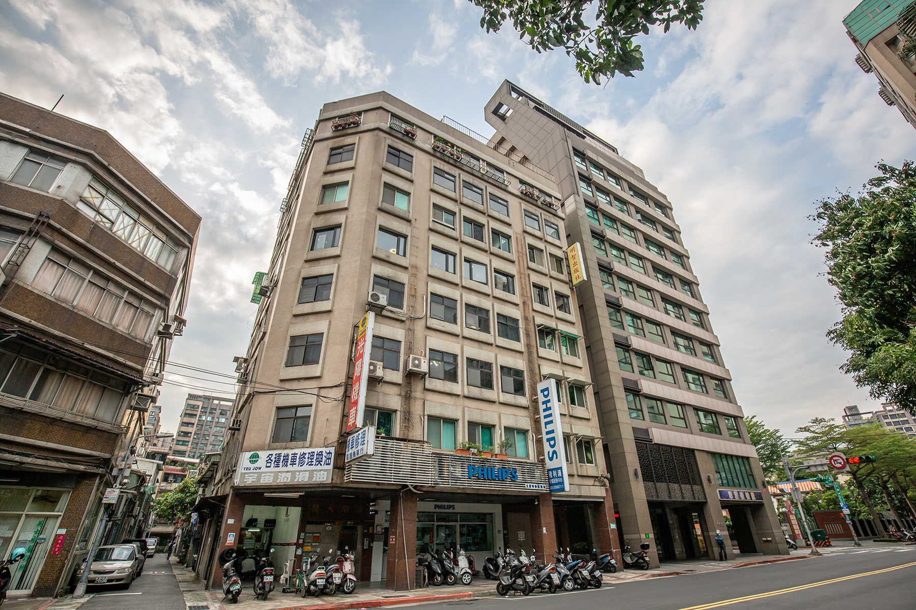 玩味旅舍位於台北太原路上的老公寓裡。