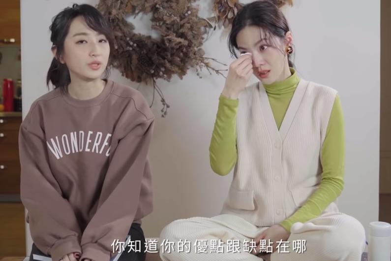 柯佳嬿貼心安慰曾之喬,並且提出自己的建言和想法,引人省思。(翻攝自YouTube)