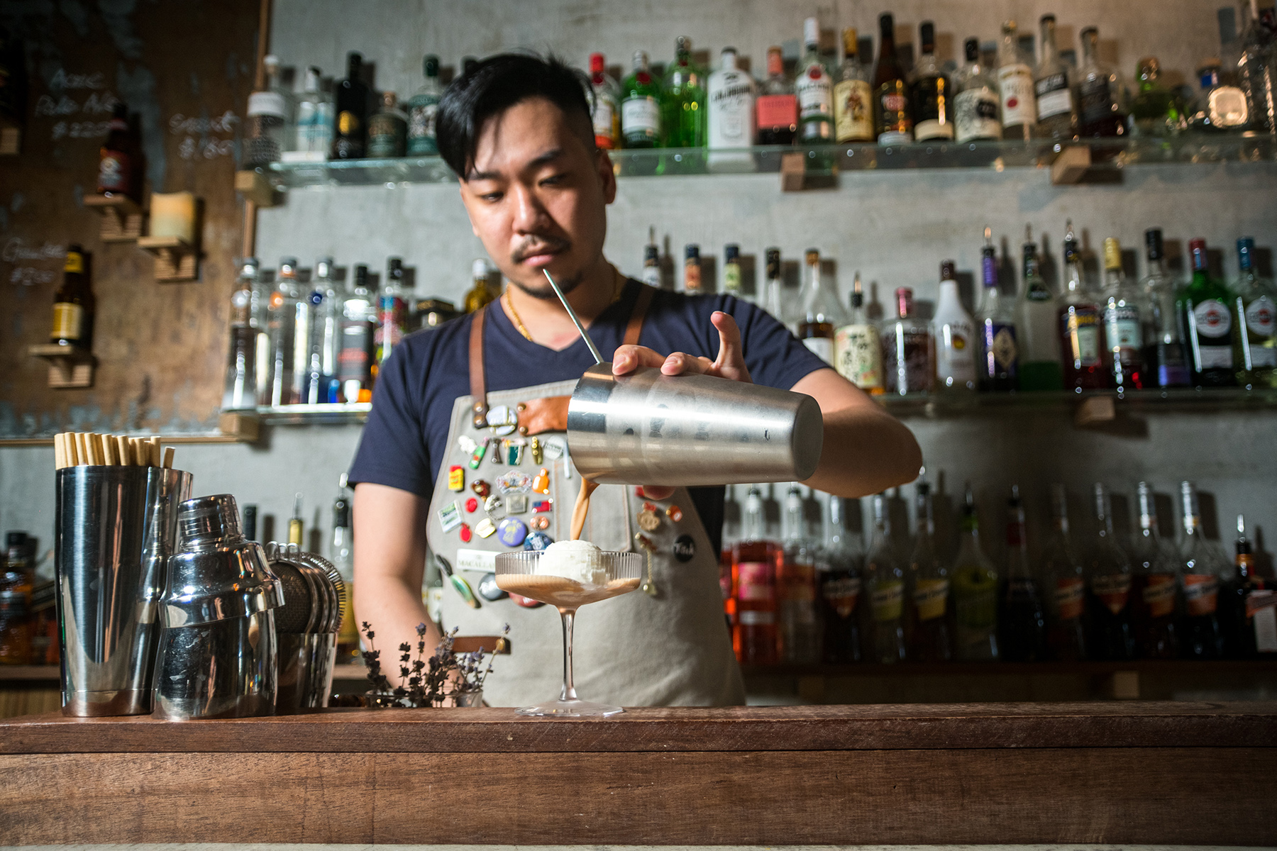 「小島茶酒」時常更換季節酒單，比如近期推出一系列運用台灣茶調製的雞尾酒。