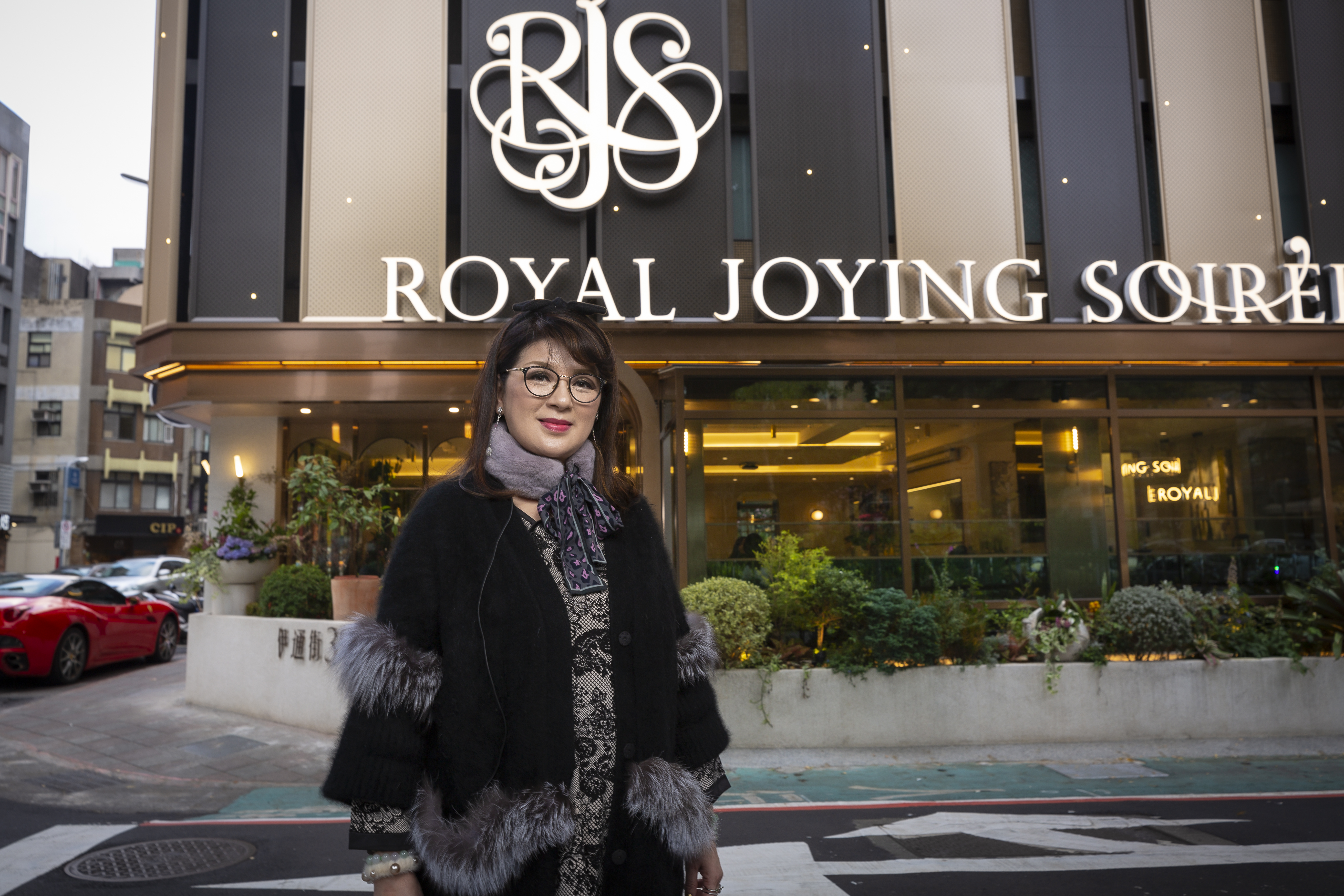 基隆顏家第四代、老爺酒店媳婦顏瓊姿，在台北砸重金開中餐廳。