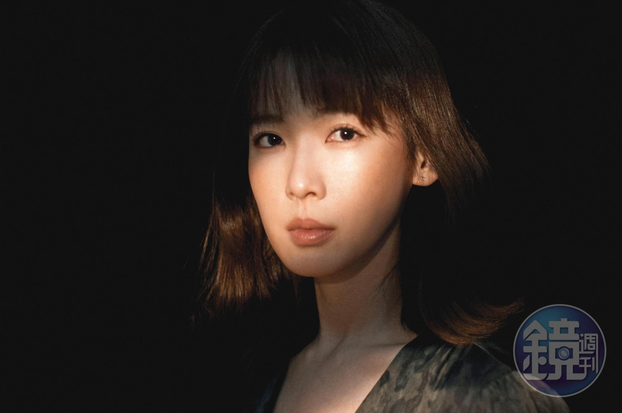 演出音樂劇，跟擔任足球比賽轉播，哪個比較緊張？孫可芳說：「其實，我一直在想，到底是哪一個？」 